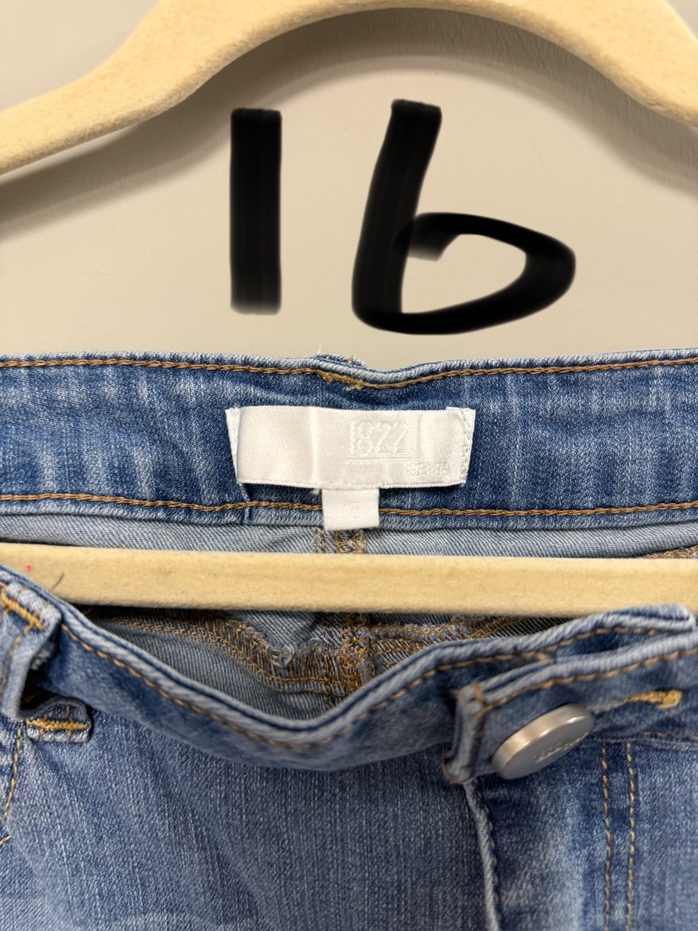 1822 Denim Light Blue Cropped Frayed Hem Jeans - Picture 4 of 6